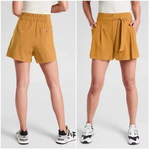 Athleta Paperbag Waist Skyline Activewear Short II in mustard Gold W2286 Sz 0